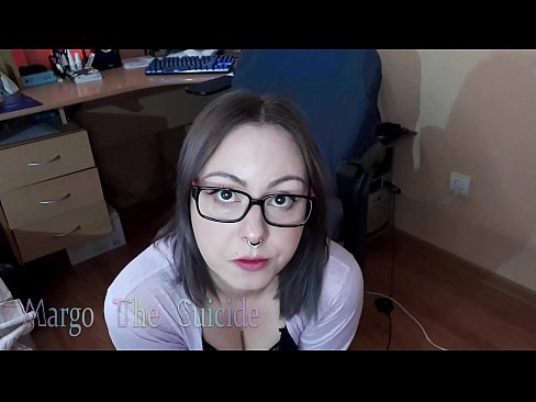 ❤️ Секси девојка со наочари длабоко го цица дилдото на камерата ❤️❌ Домашно порно на порно mk.sexeey.ru ❤