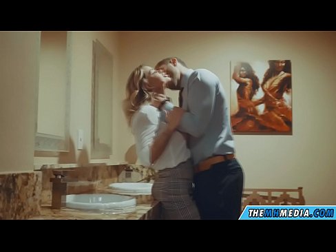 ❤️ Кога бујна русокоса ќе ве заведе во јавен тоалет ❤️❌ Домашно порно на порно mk.sexeey.ru ❤